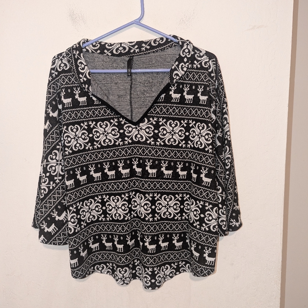 Love culture black and white Christmas sweater size large